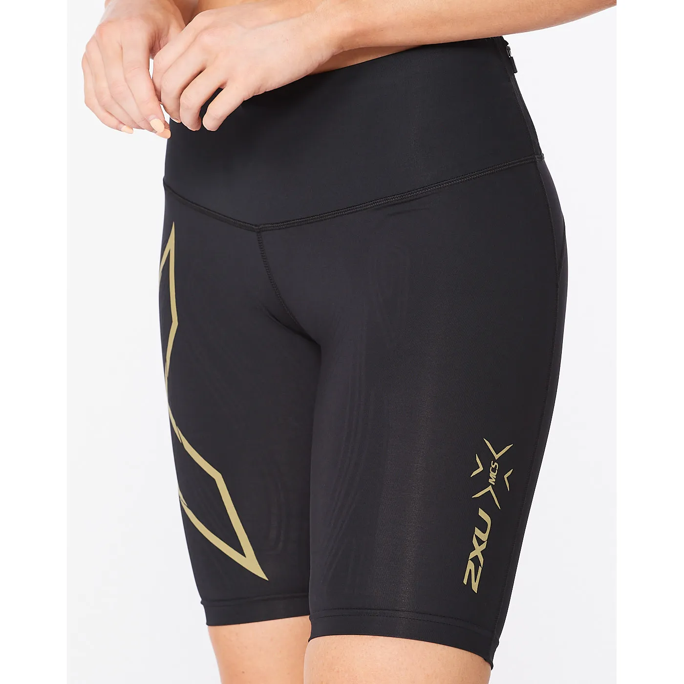 2XU Women&#x27;s Light Speed Mid-Rise Compression Shorts Black/Gold | Buy 2XU Women&#x27;s Light Speed Mid-Rise Compression Shorts Black/Gold here | Outnorth